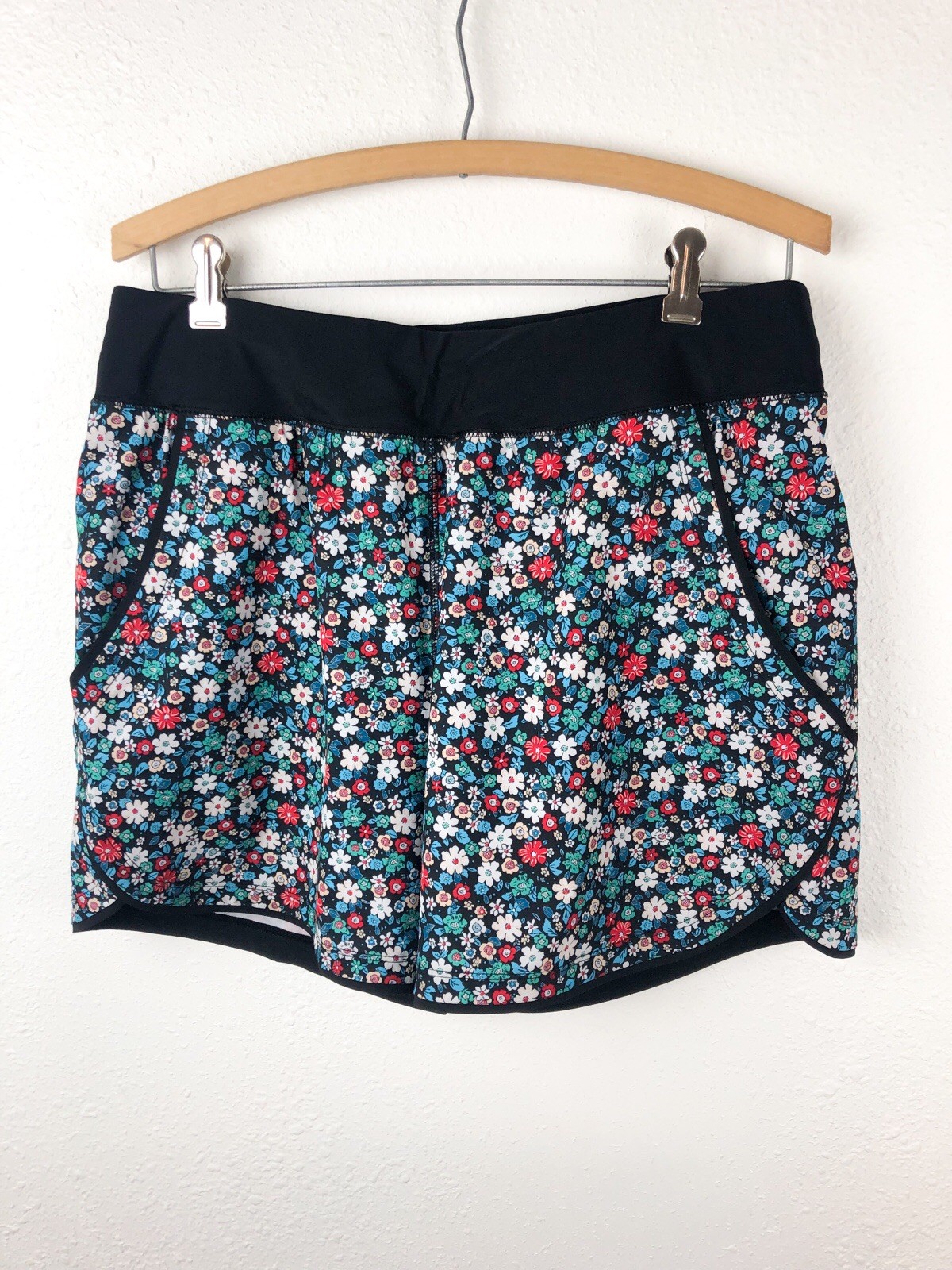 Lands End Womens Swim Board Shorts Black Red Blue Floral SZ10 Beach Resort   A17