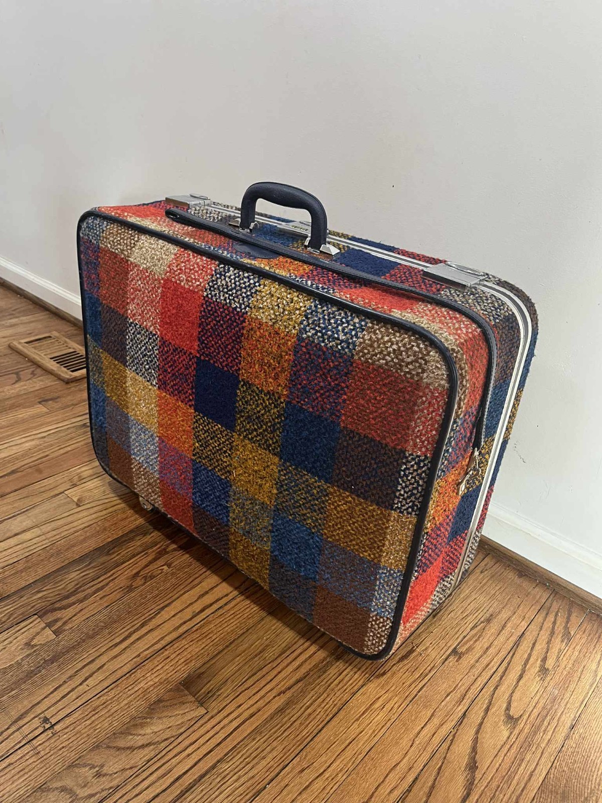 Vintage Skyway Plaid Tweed Wheeled 24" Suitcase Luggage Combination Lock