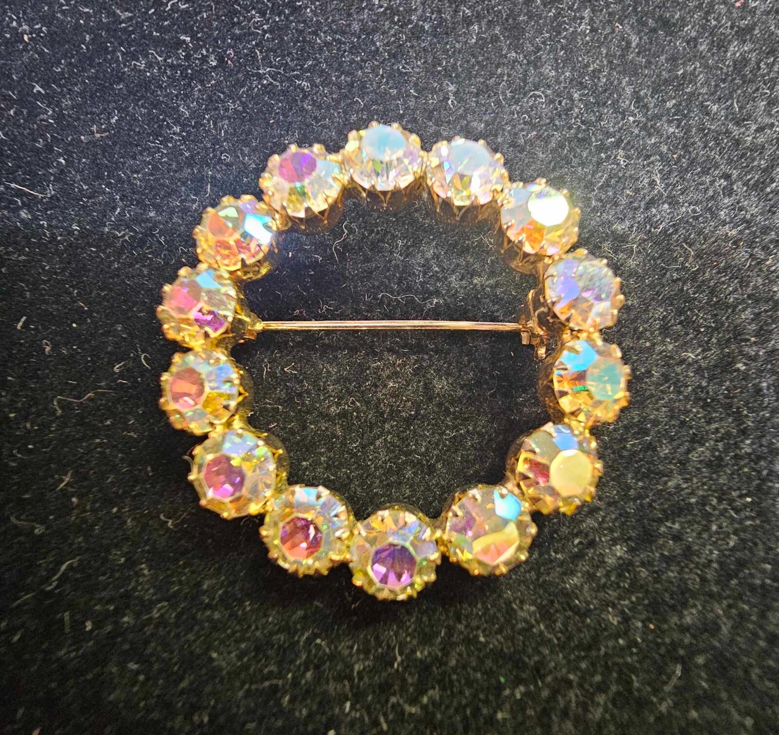 VTg goldtone brooch pin Aurora Borealis iridescent pink stones prong round- B29