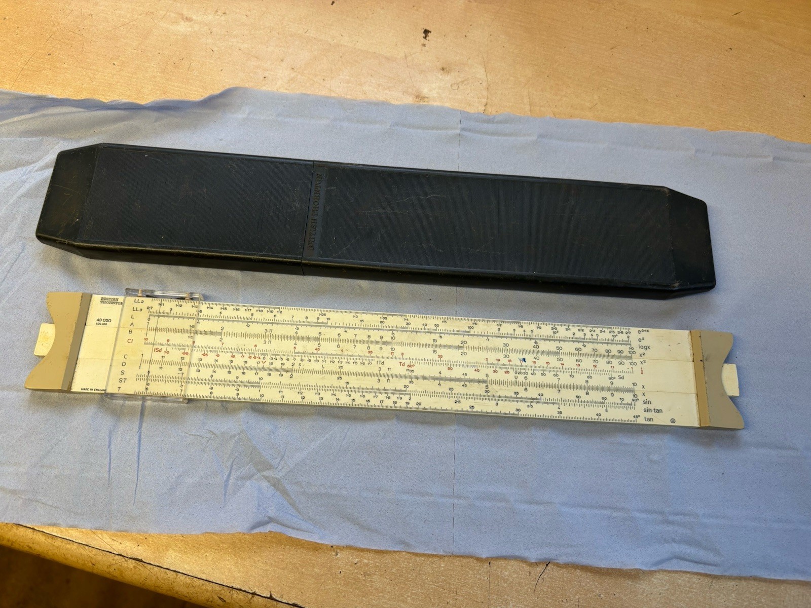 VINTAGE BRITISH THORNTON SLIDE RULE AD 050  WITH PLASTIC CASE MADE IN ENGLAND