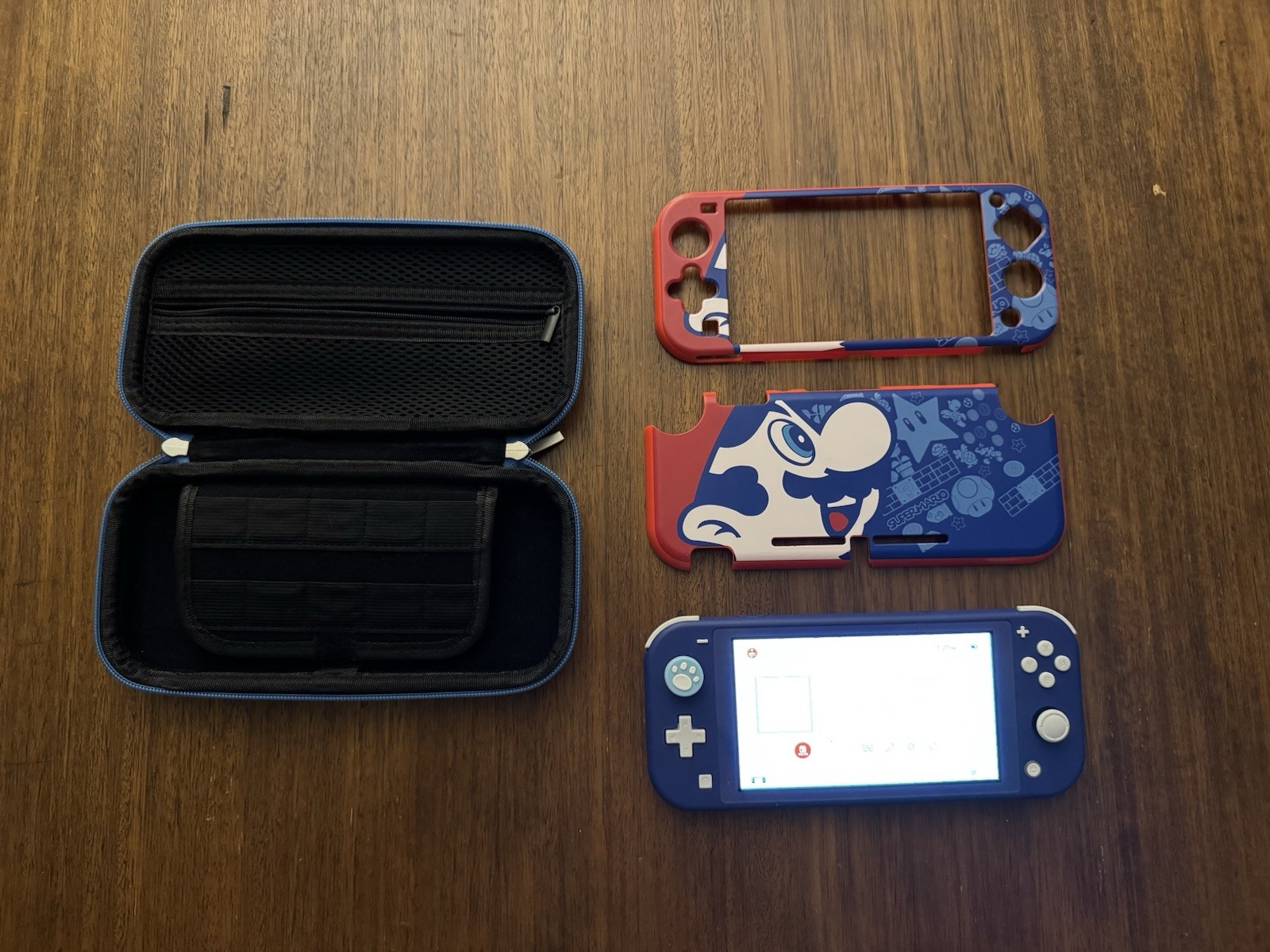 Nintendo Switch Lite 32GB - Blue + Mario Console Plate + Travel Case