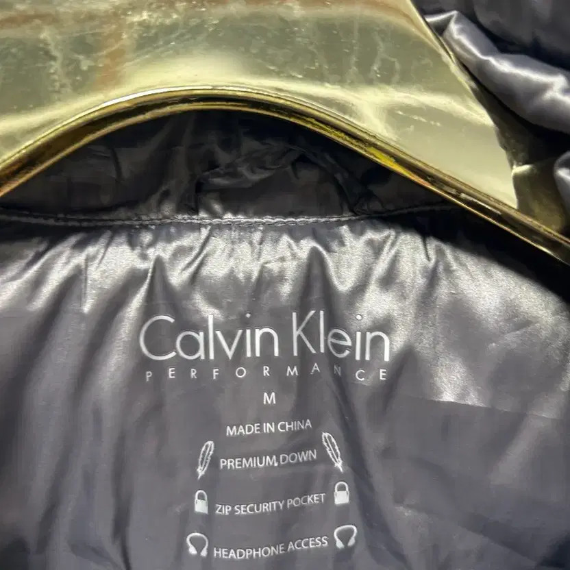 Calvin Klein Women's Lightweight Puffer Vest Black Performance