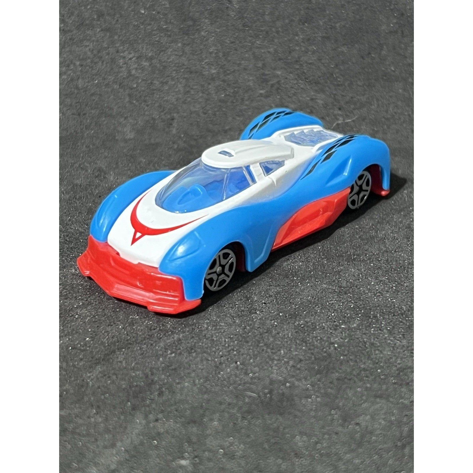 Greenbrier International Blue White Red Car 1/64 Diecast & Plastic 9893 A6