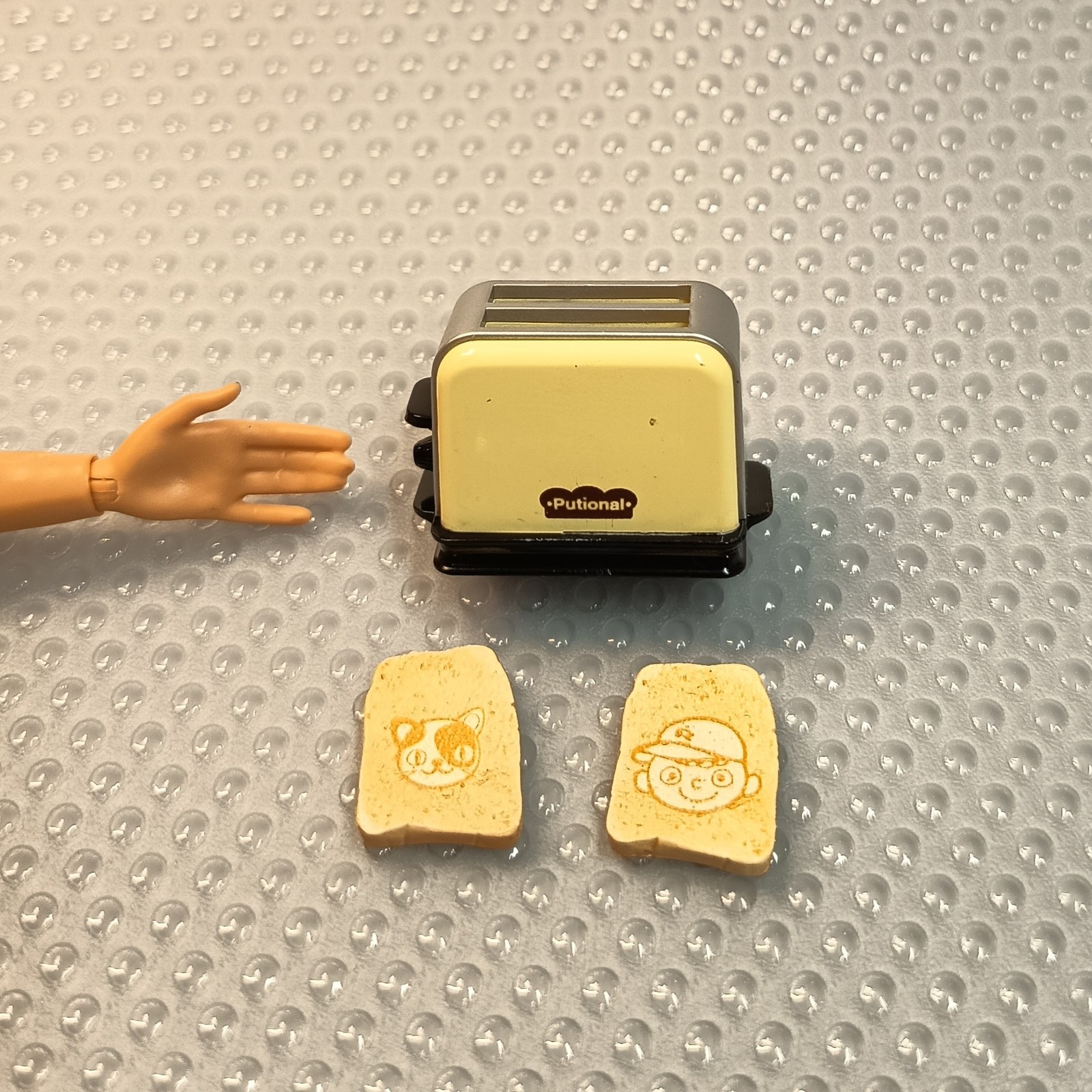 Re-ment Miniature BEIGE TOASTER w BREAD Figure Dollhouse Barbie Kitchen Food