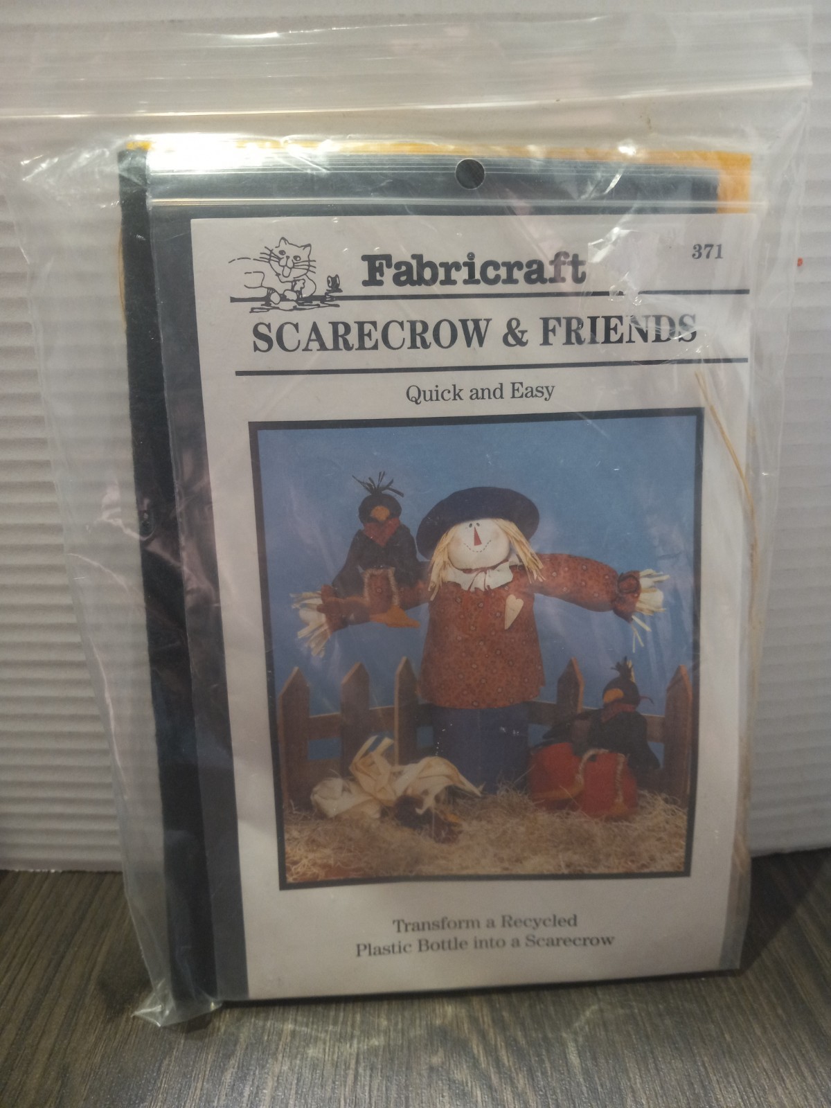 Fabricraft #371 Scarecrow & Friends Craft Kit