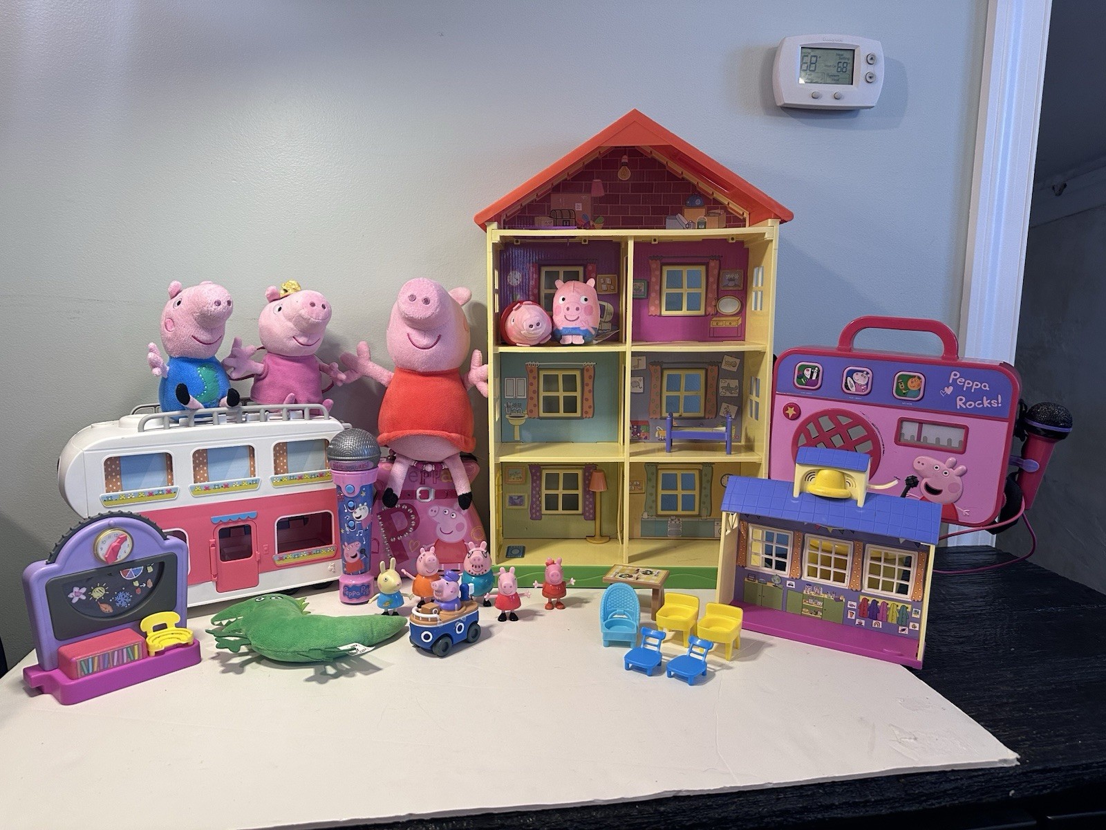 Peppa Pig Family & Friends Family House 4-Story Dollhouse Figures Plush Camper