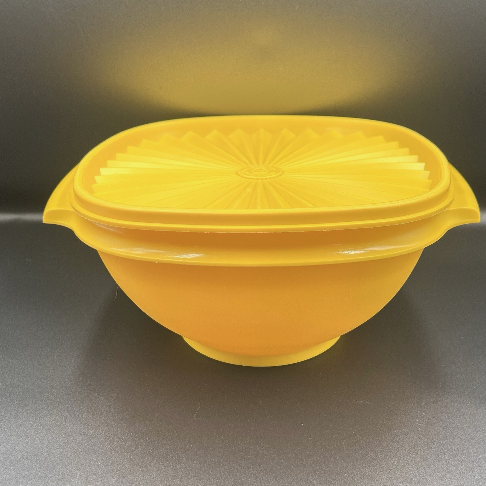 Vintage Tupperware Yellow Golden Servalier 8" Square Bowl 1970's #836 #837 Lid