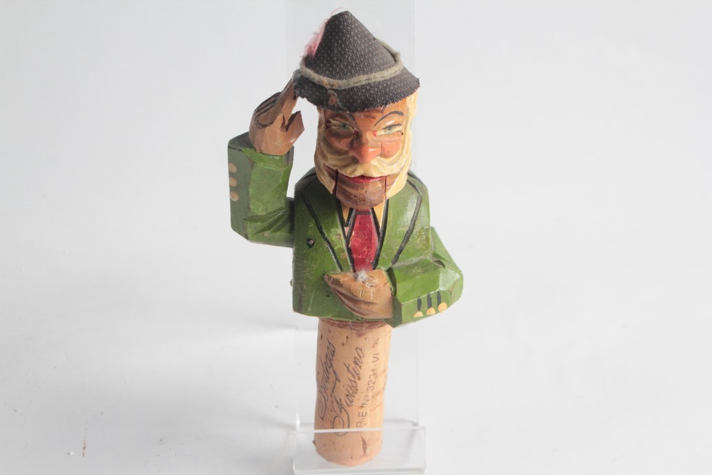 Folk Art carved wooden stopper (73532)