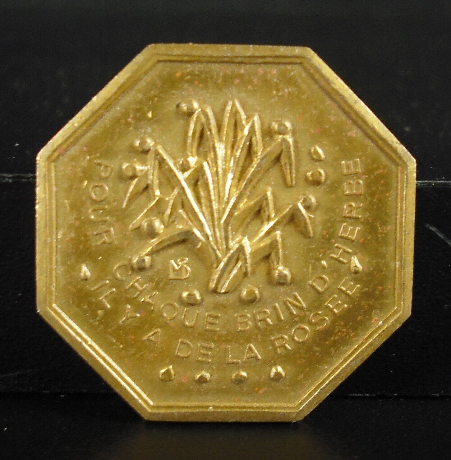 Medal Token Greeting 1970 " for Each Strand D Grass Il Y A de La Dew " Saying
