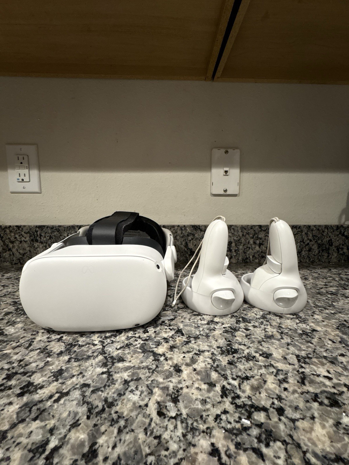 Oculus Quest 2 128GB VR Headset – Excellent Condition + Custom Head Strap