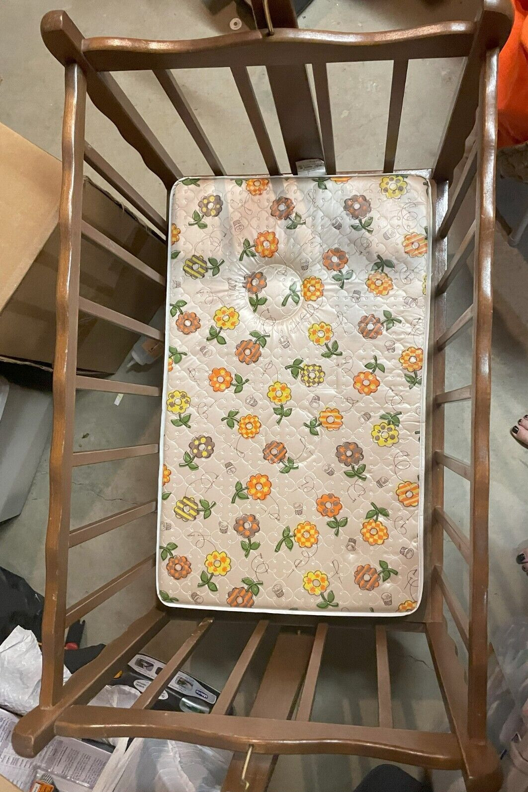 VTG Wood Swinging Rocking Spindle Baby Bassinet Cradle Crib w/ mattress Retro