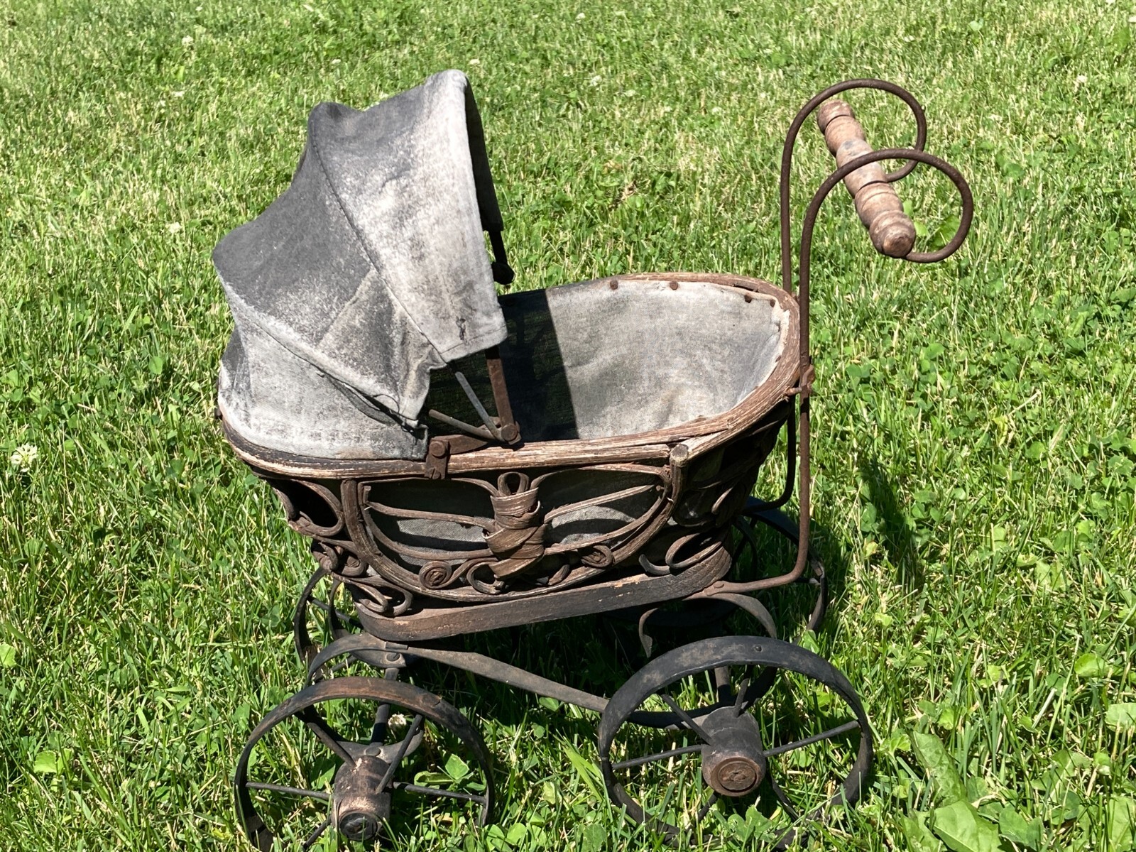 Vintage Ratan Baby Doll Pram Carriage Buggy Antique Stroller Home Yard Decor