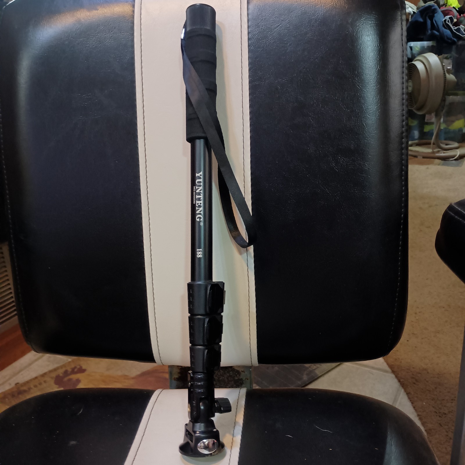 YUNTENG 188 Extendable Hand-held Monopod Holder for Cameras & Mobile Phones