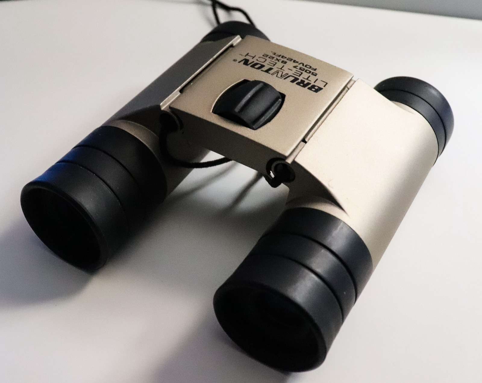 Brunton Lite-Tech 8x22 5057 Fov424ft. Binoculars with Case