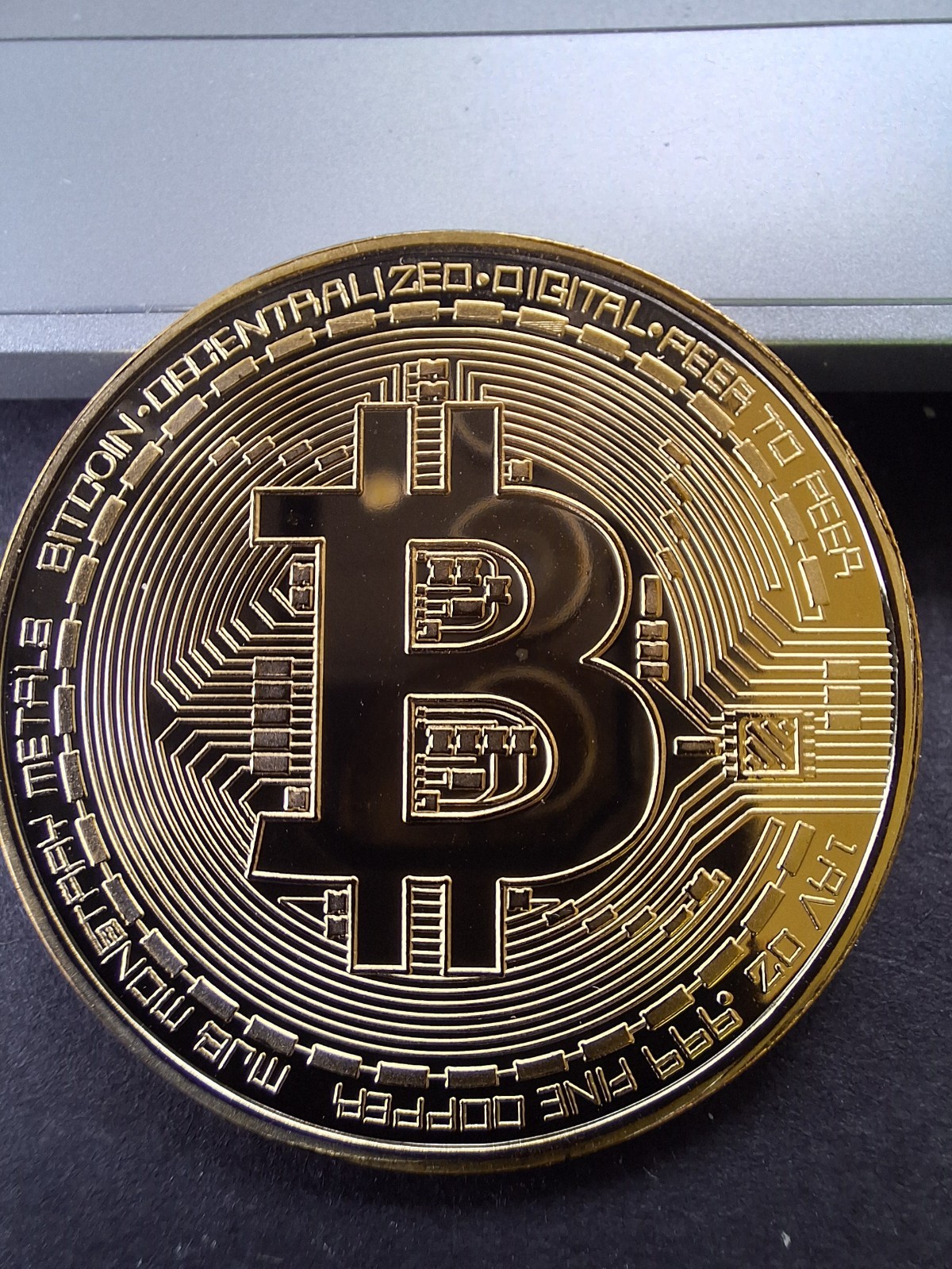 BITCOIN BIT COIN REPLICA 1-1/2 DIA DOLLAR SIZE LOOKS REAL IMPRESS YOUR FRIENDS