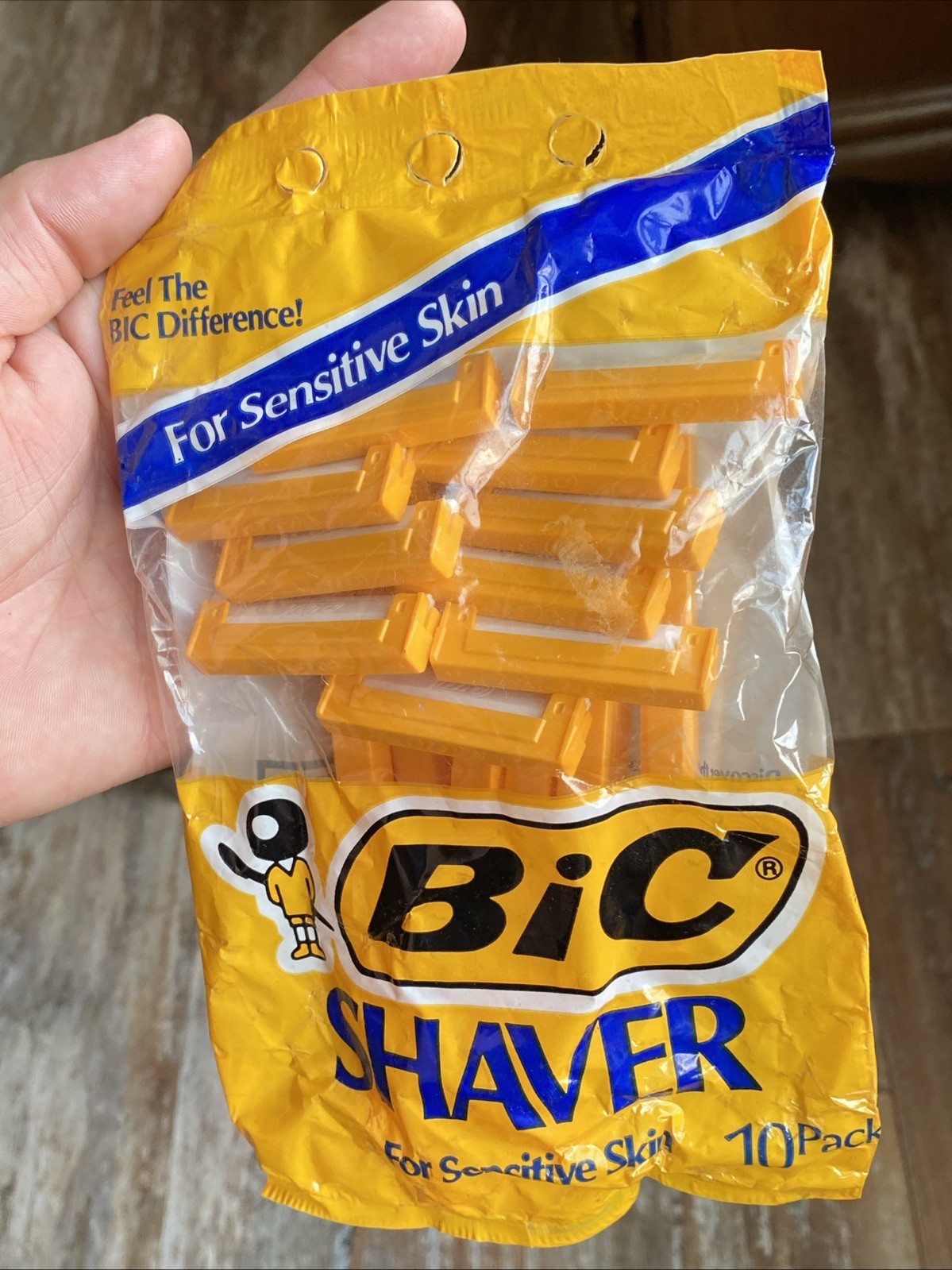 Vintage BIC Shaver For Sensitive Skin Disposable Razors Rack Pack Sealed Bag!!