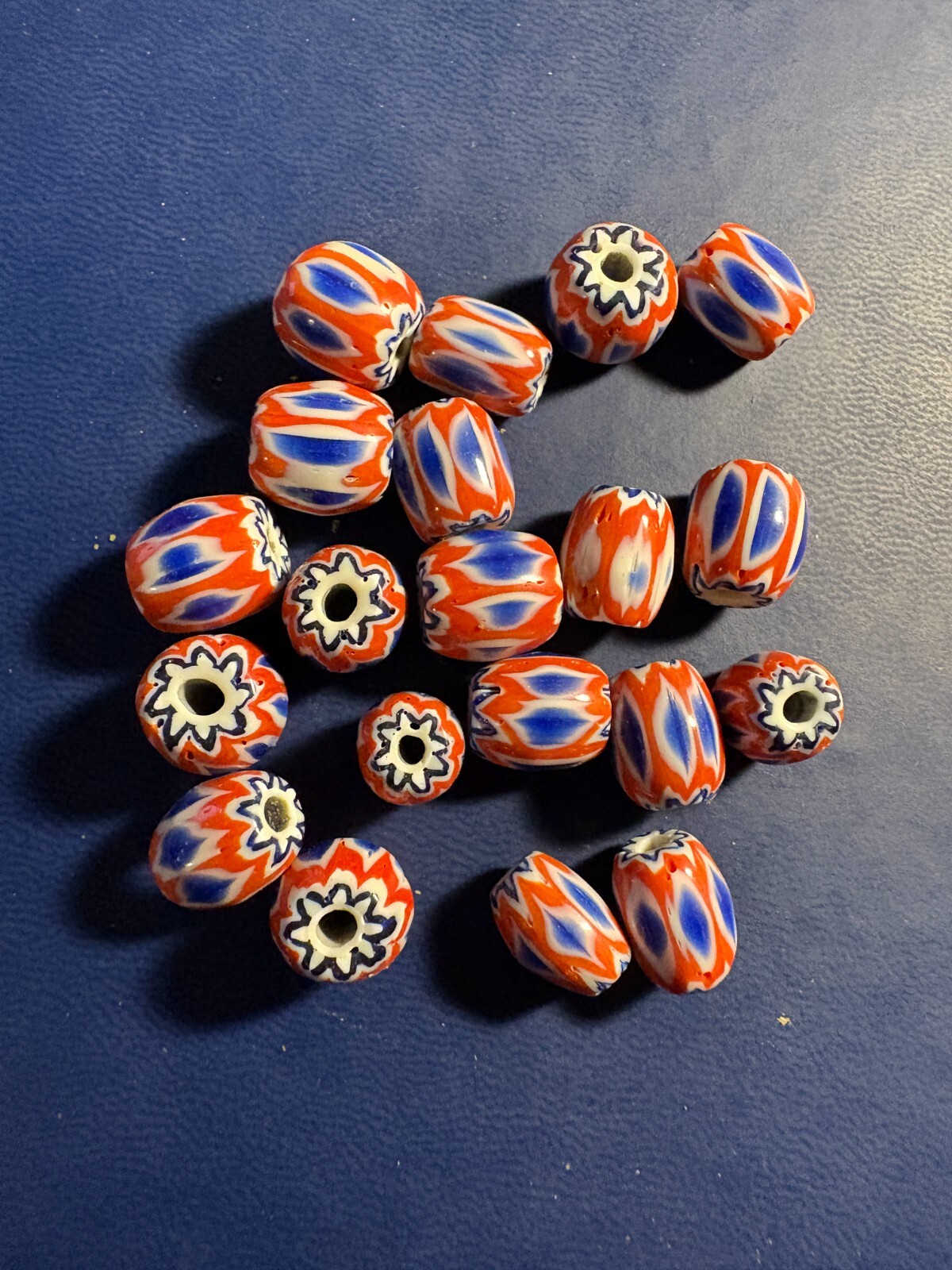 20 Chevron blue chevron glass beads - Fancy Rare Vintage (b111)