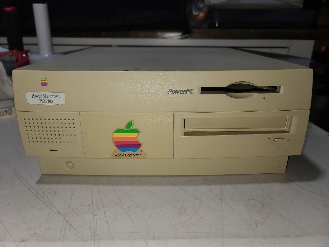 Apple Power Macintosh PowerPC 7500/100 Model M3979