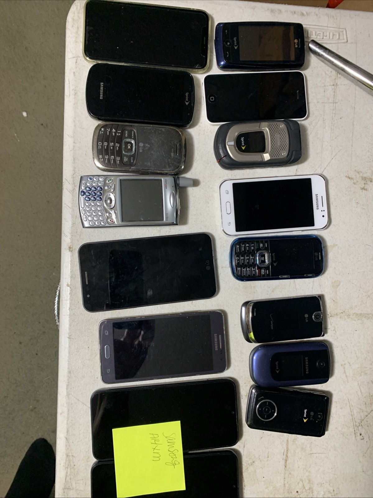 Bulk lot Of Cell Phones For Parts 18 Phones And 1 Lap Top HP Compac