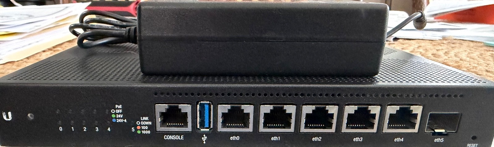 * Ubiquiti EdgeRouter Managed Router Ethernet Switch 6p ER-6P MINT