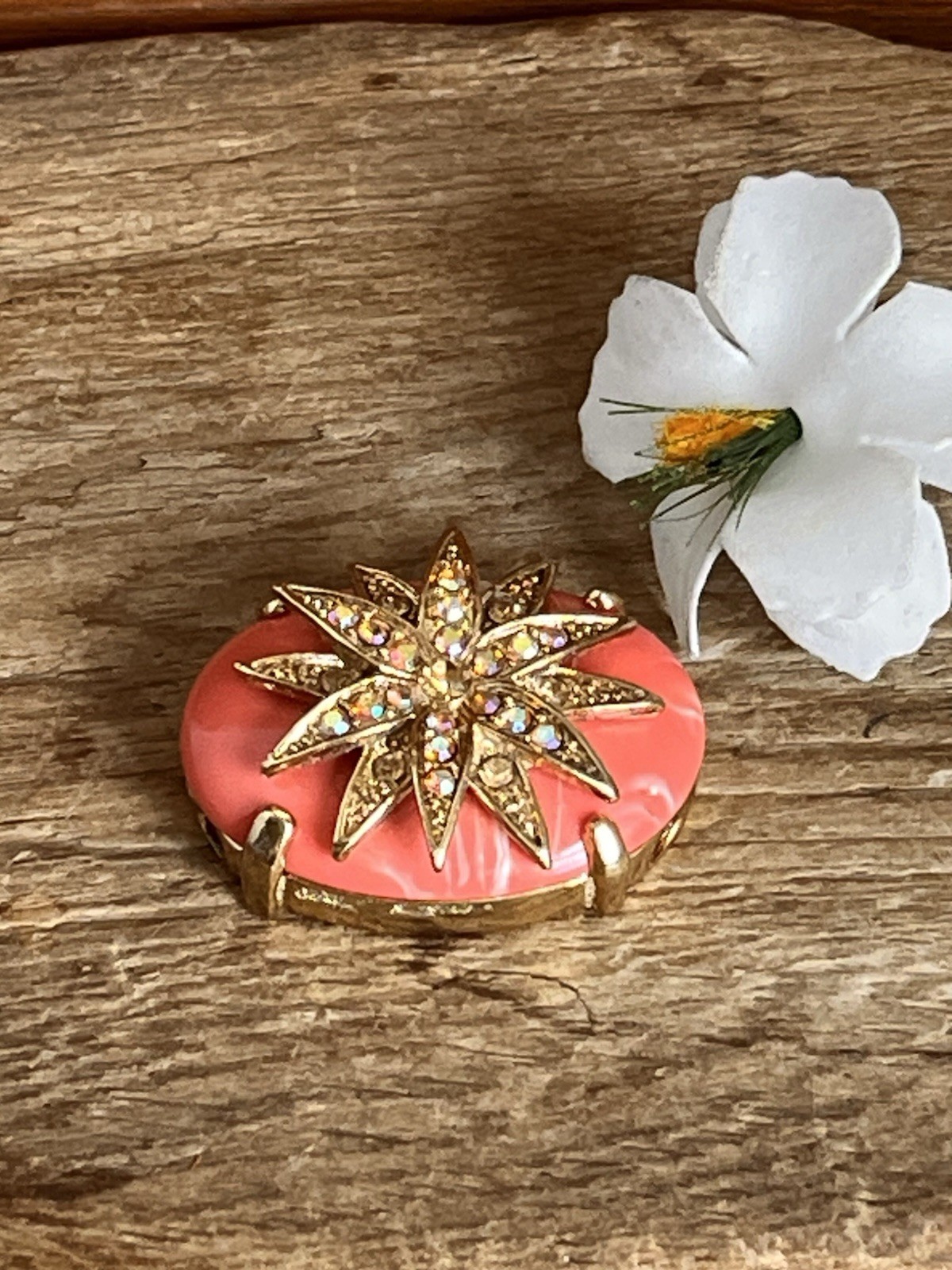 VTG Coral Lucite Rhinestone Starburst Slide Pendant Gold Tone Necklace