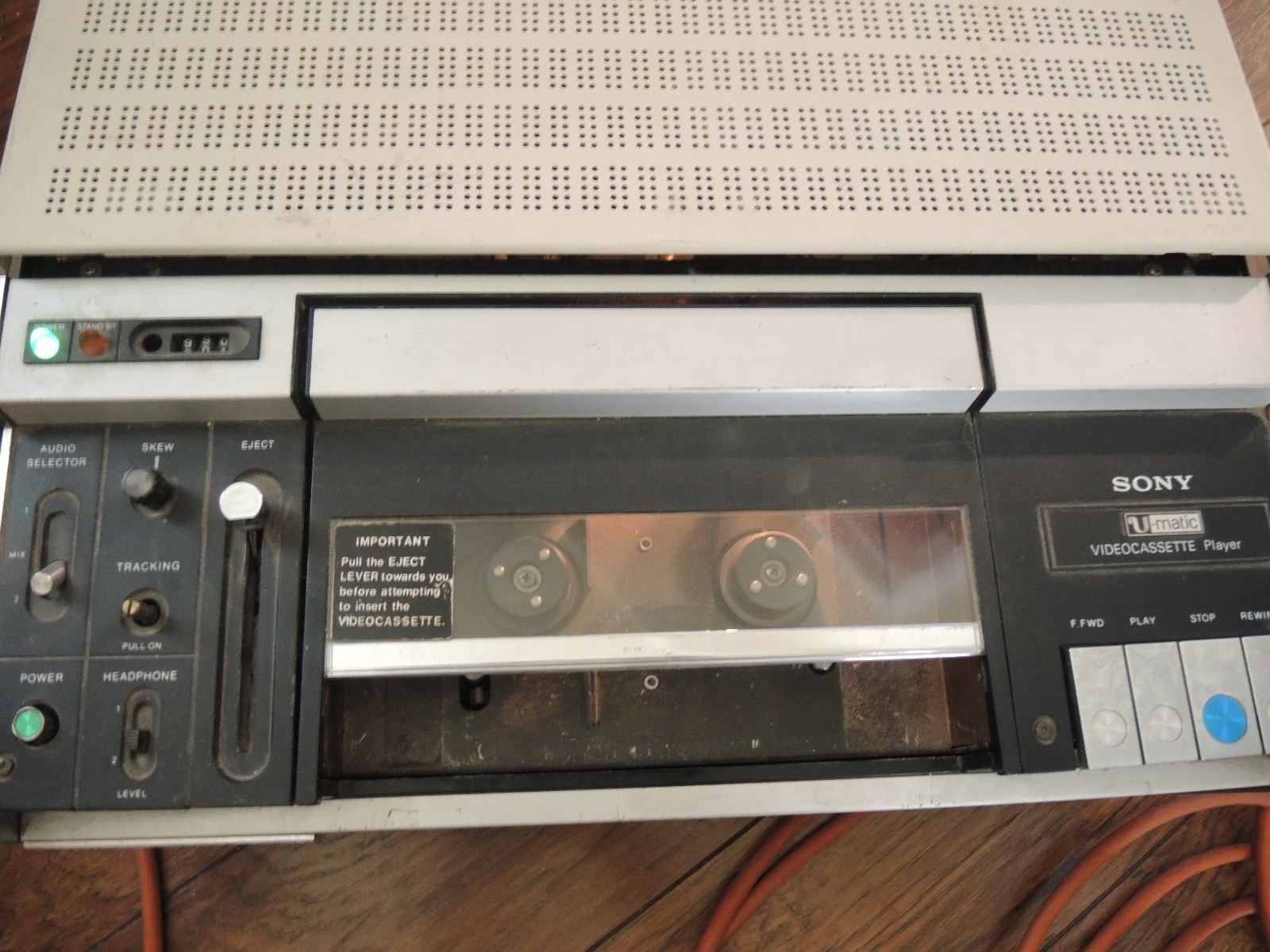 Sony VP-1000 U-Matic Vintage VCR Player Powers On.