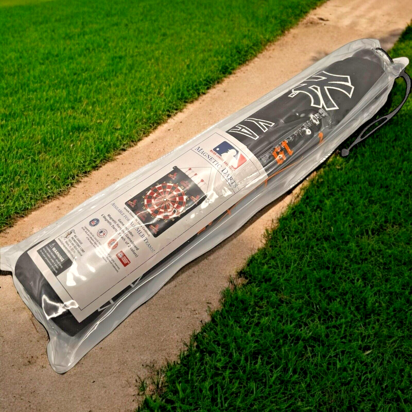 MLB New York Yankees Baseball Magnetic Roll Up Dartboard NEW 2004