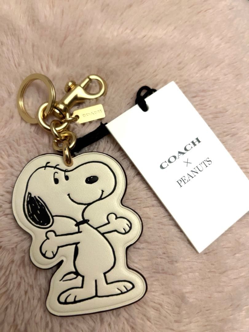 New COACH X PEANUTS Snoopy Charm Key Ring