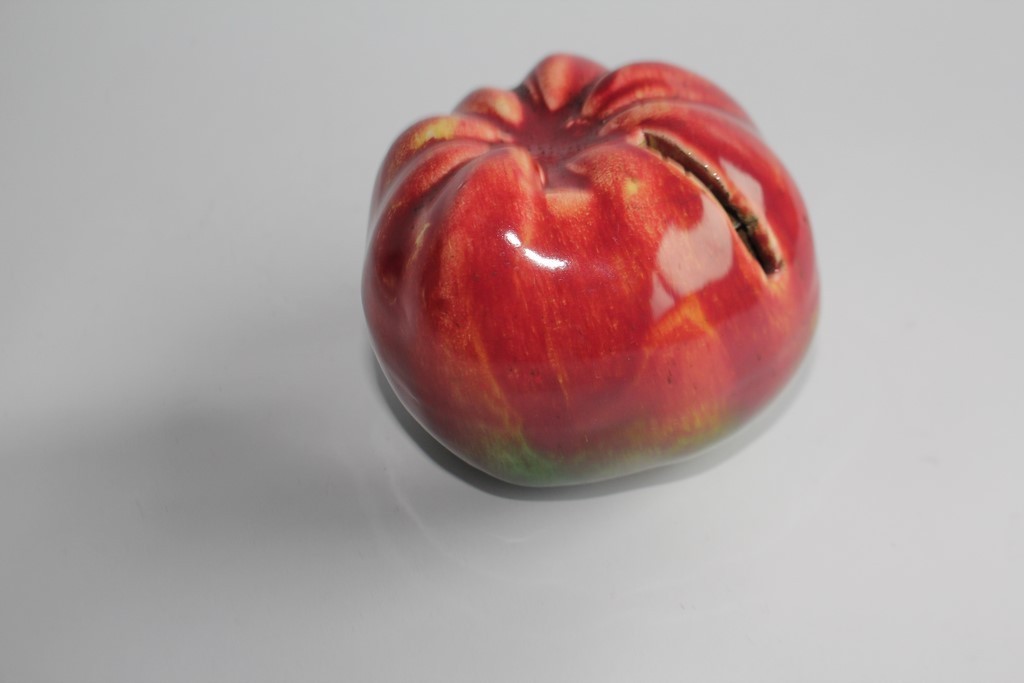 Antique tomato-shaped clay piggy bank (45632)