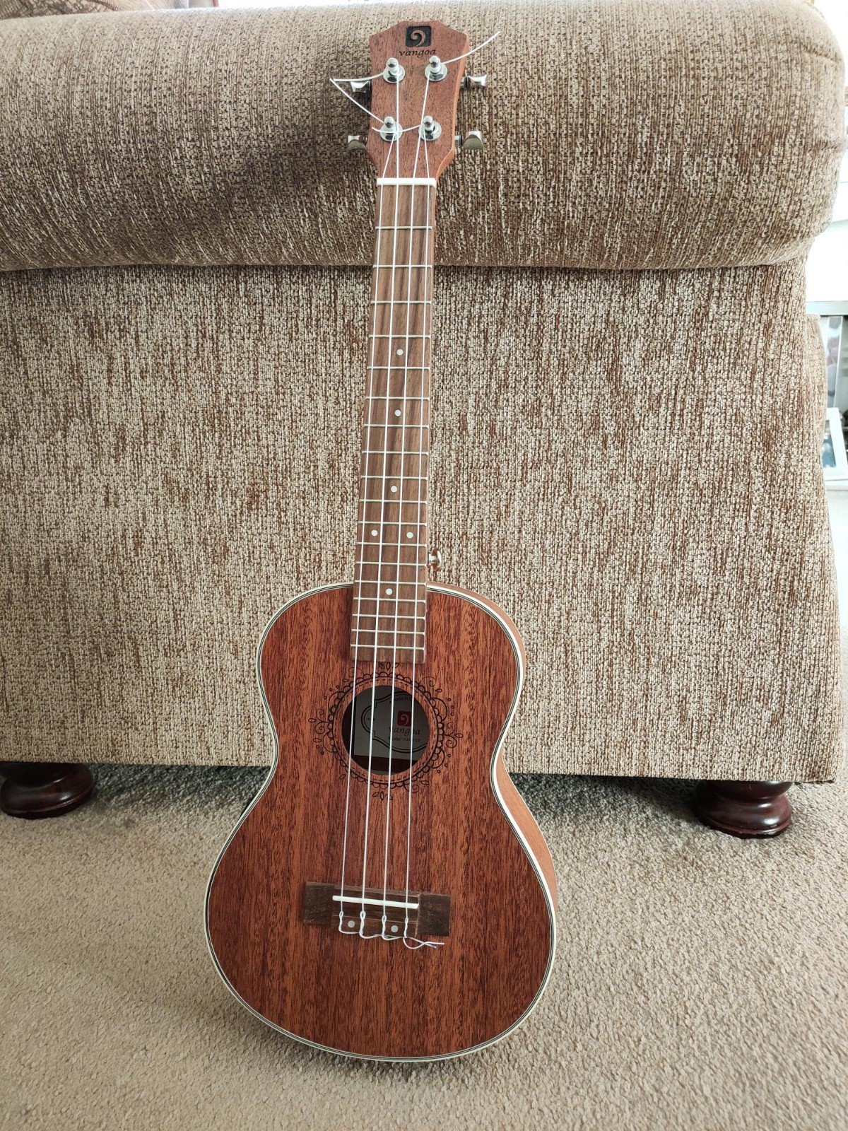 Vangoa Tenor Ukulele 26 Inches Electro Acoustic + Gig Bag +Tuner +Capo