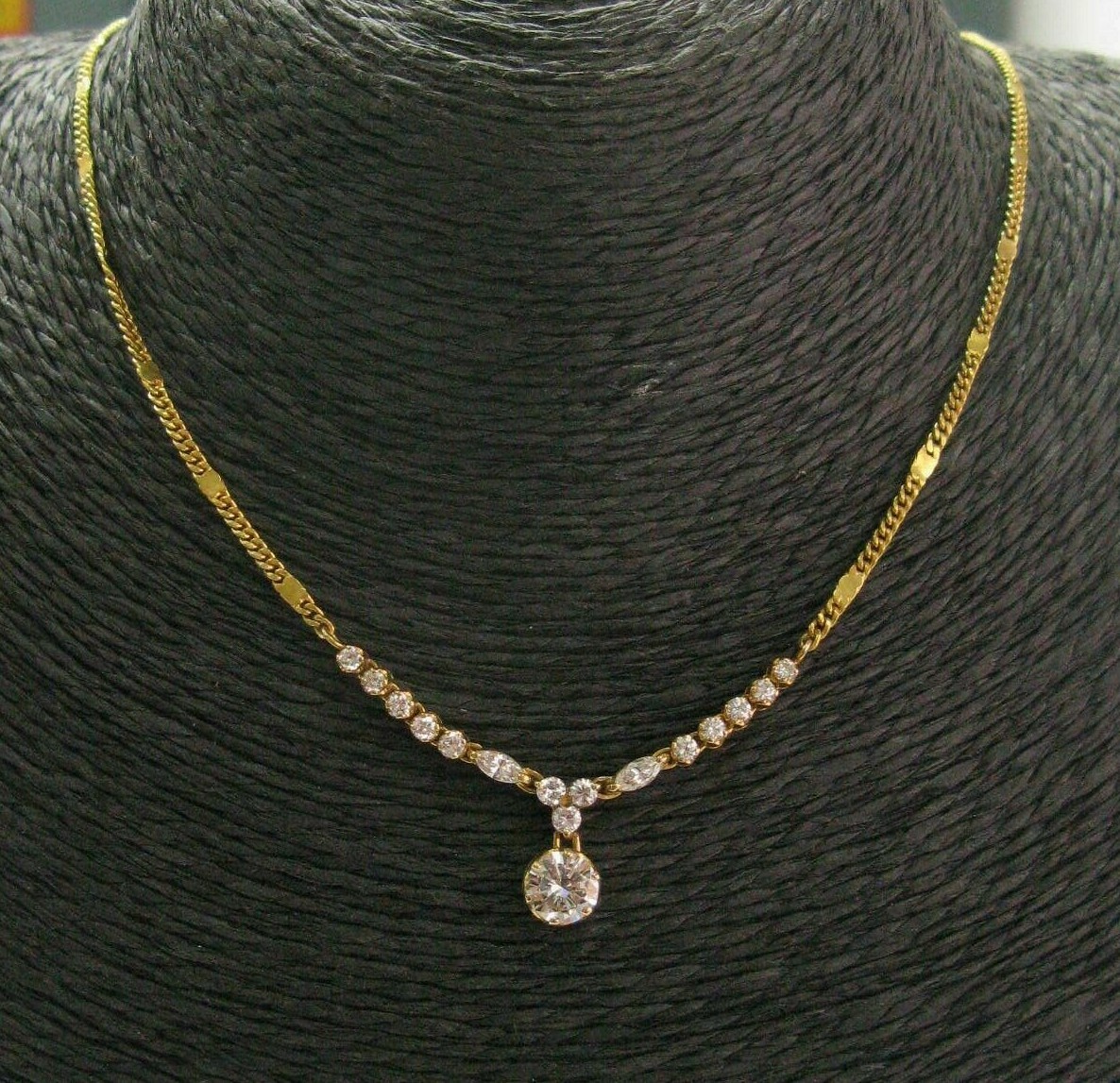 22Kt Round & Marquise Diamond Necklace .82Ct+.18Ct+.45Ct G-VS2 16"