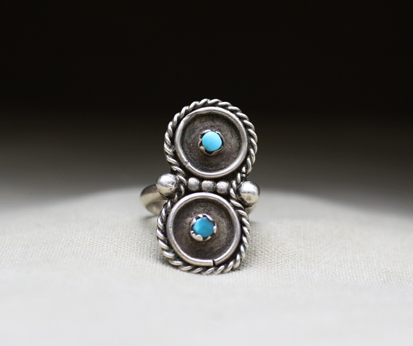 Vintage Native American Navajo Sterling Silver Turquoise Ring size 7.25