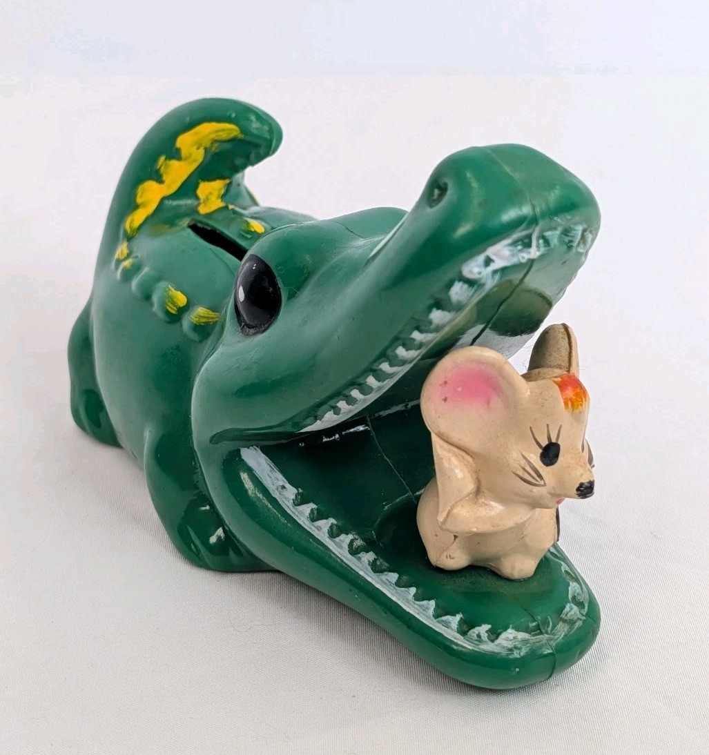 Vtg 1950s Green Plastic Alligator w/Mouse Bank Original Stopper Hong Kong READ
