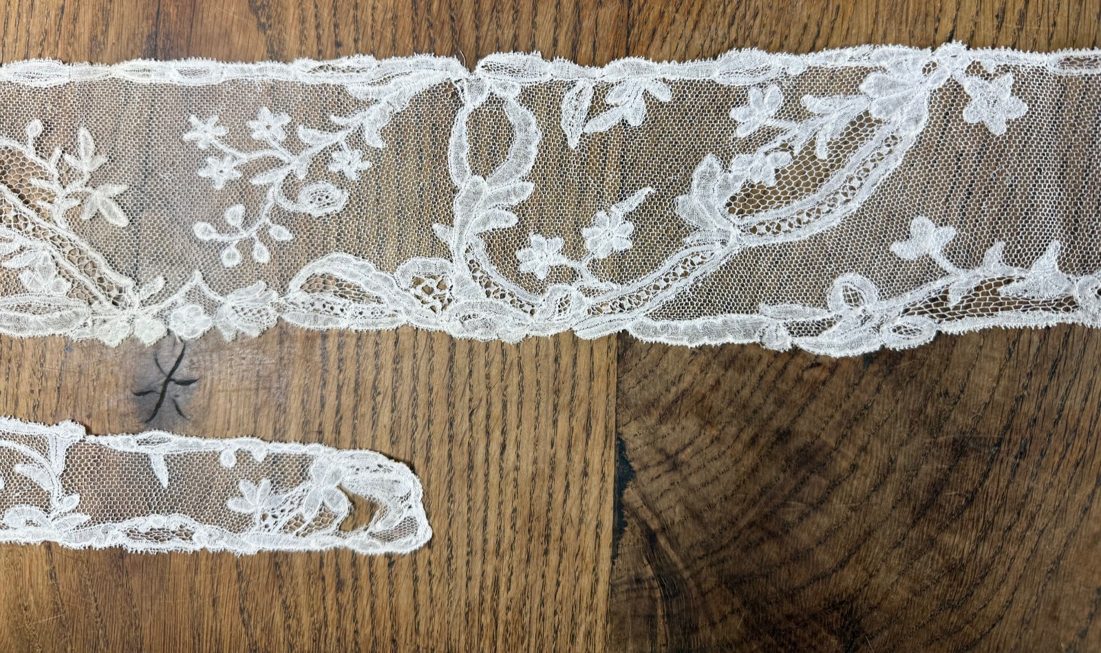 Antique lace, Brussels bowling pin, fine bobbin lace - 18th century