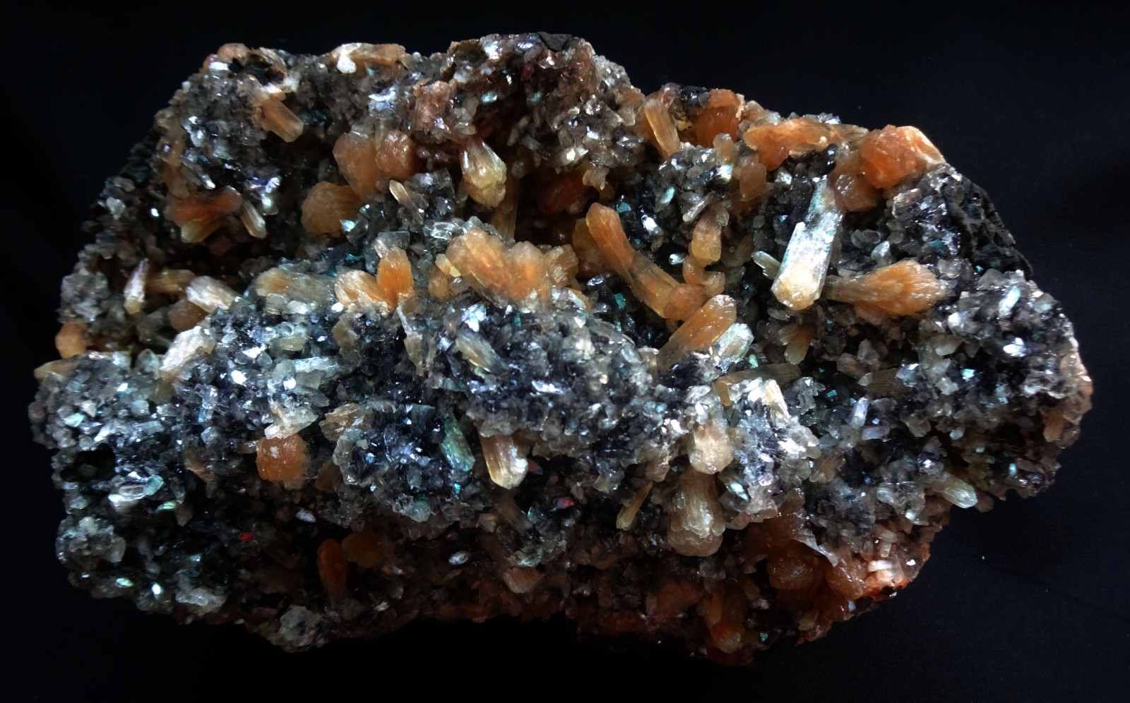 STILBITE BOWS FORMATION ON HEULANDITE CRYSTALS MATRIX MINERALS SPECIMENS