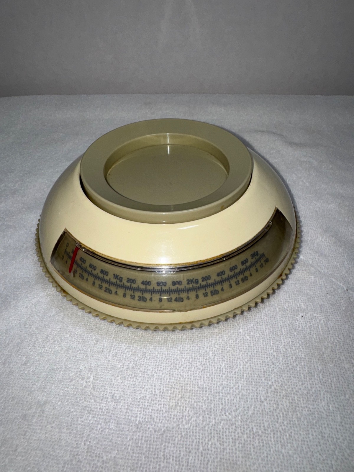 Vintage Mid Century Mechanical Pound Kitchen Food Scale Flying Saucer Design