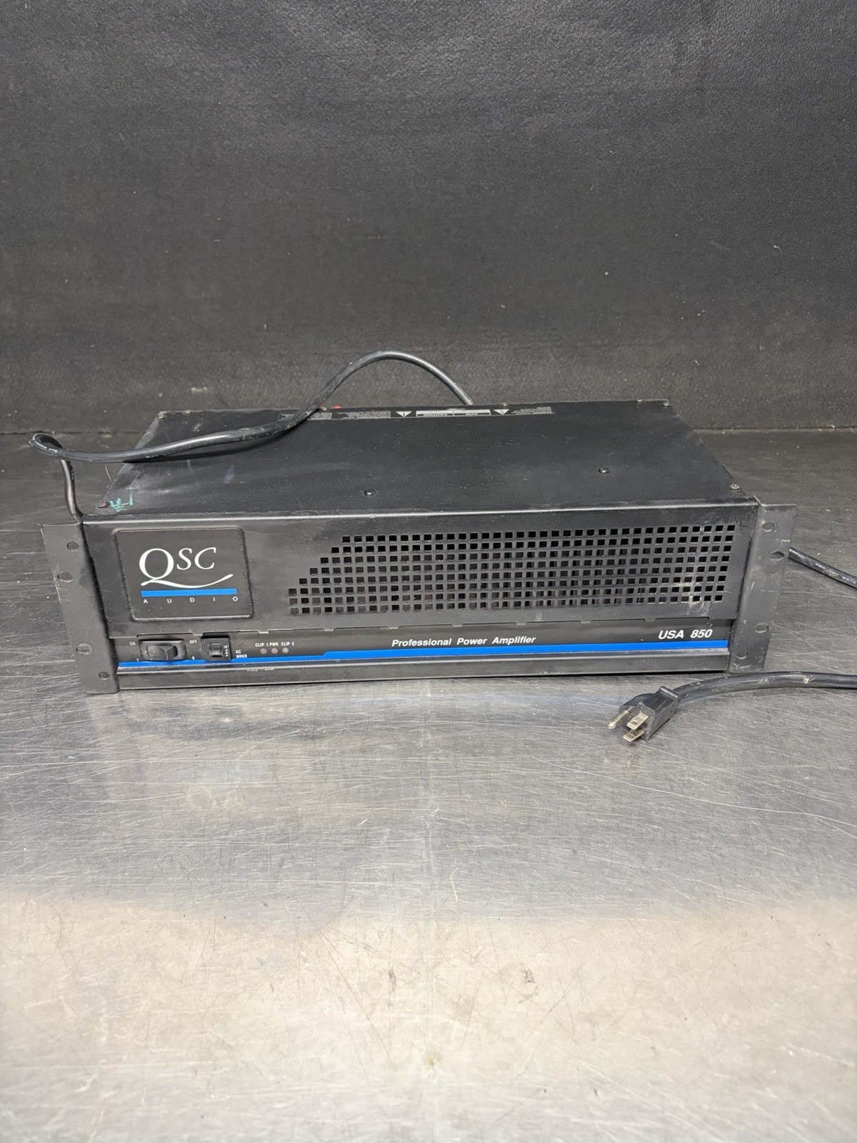 QSC USA 850 Power Amplifier 425W x2 Rack Mountable TRS Inputs Black