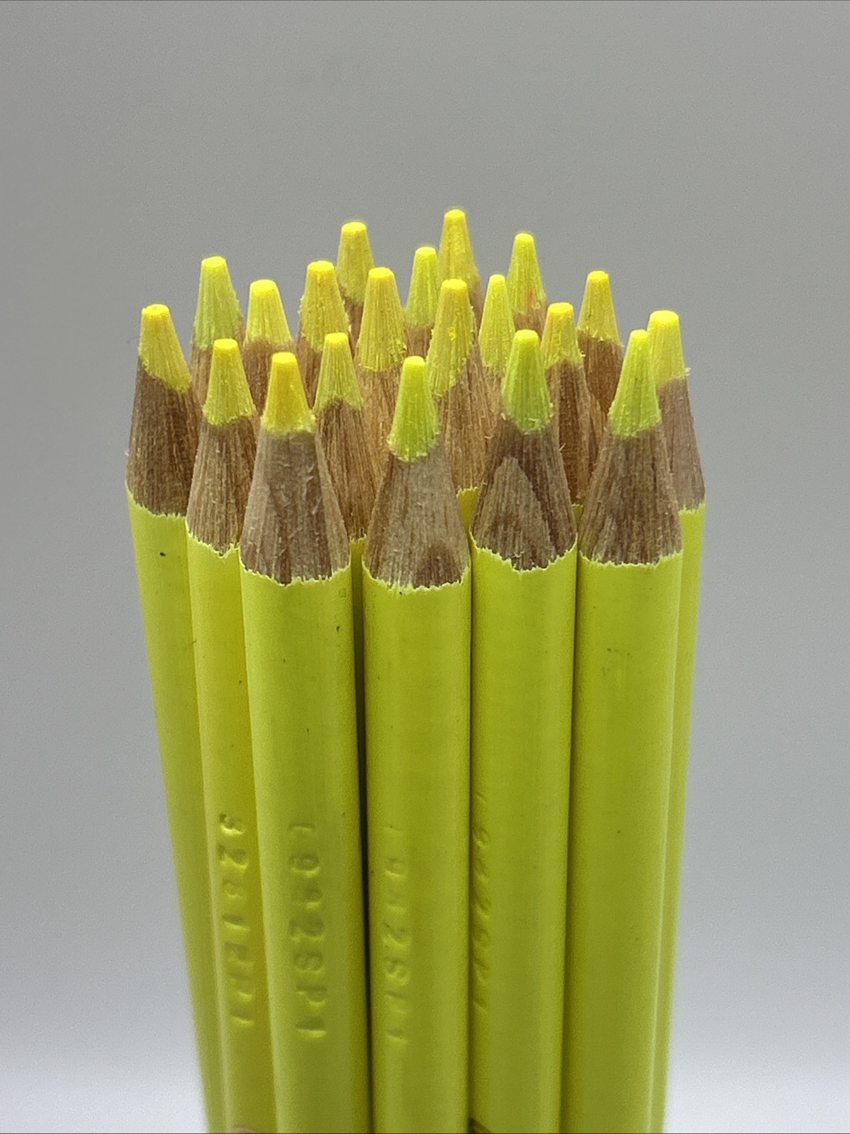 (20) Crayola Colored Pencils  (lemon glacier) BULK