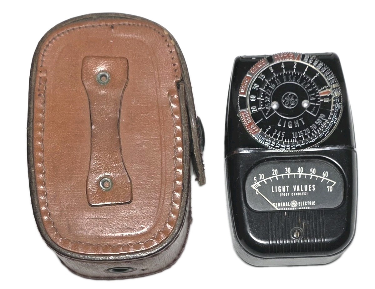 General Electric GE Light Values Exposure Meter 8DW58Y4 TESTED & WORKING W/ Case