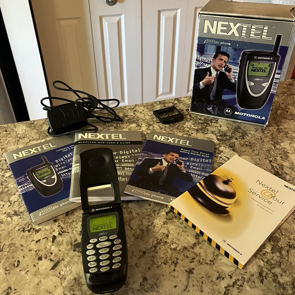 VTG Nextel Motorola i1000 Plus Black Cellular Phone W/Box,Charger,Battery&More