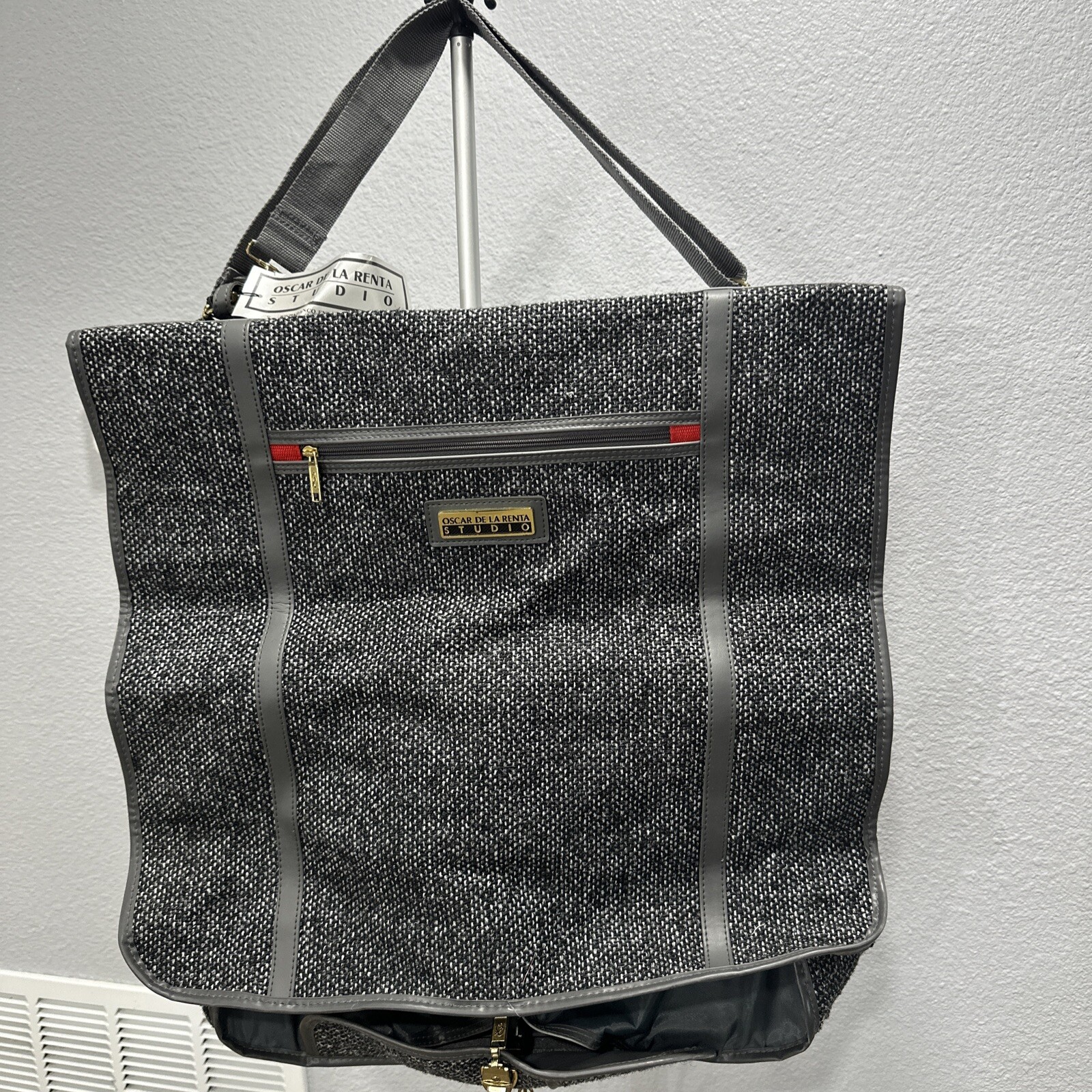 NWT Oscar De La Renta Gray Folding Garment Bag Designer Luggage