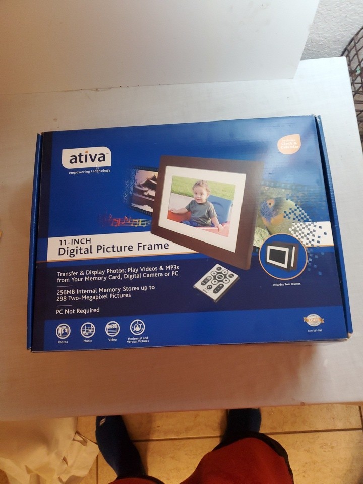 Ativa 11" Digital Photo Frame, 256MB Memory, Black & Espresso Wood NO REMOTE