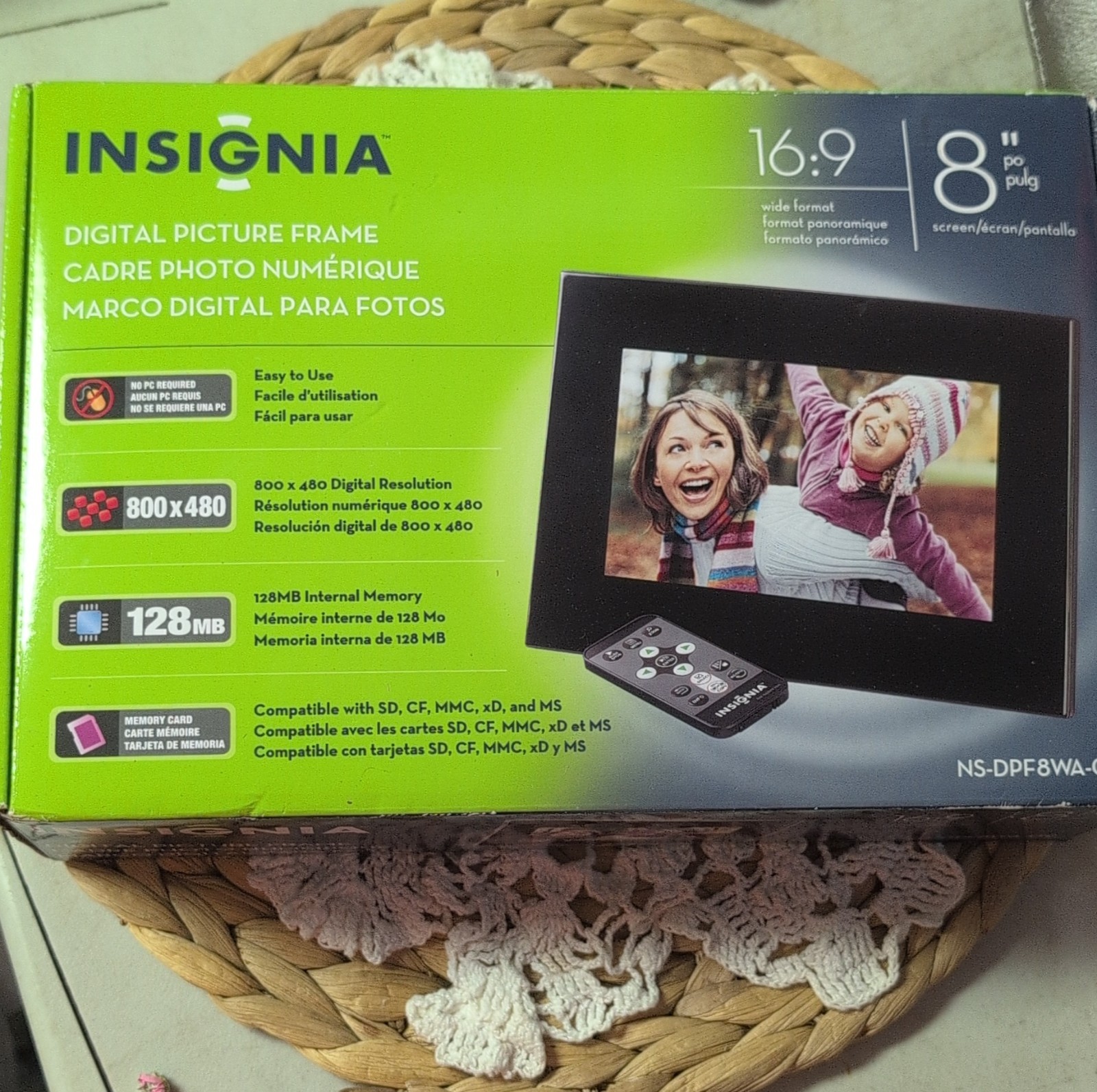 Insignia NS-DPF8WA-09 8" Digital Picture Frame 16:9 800x480 128MB Black