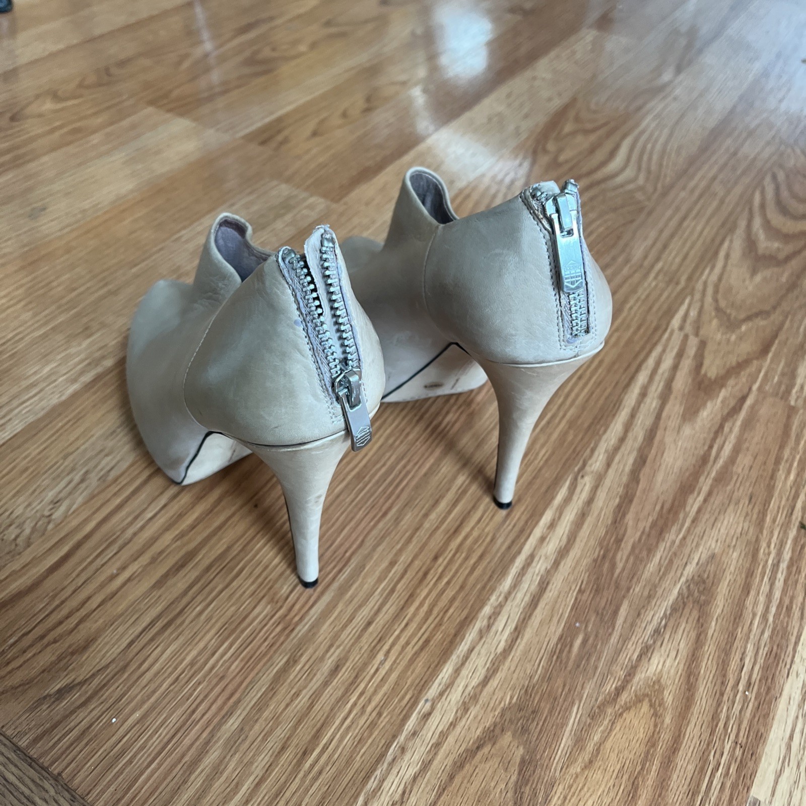 Vince Camuto Tan Ankle Booties Womens Size 6B Black Leather Closed Toe Back Zip