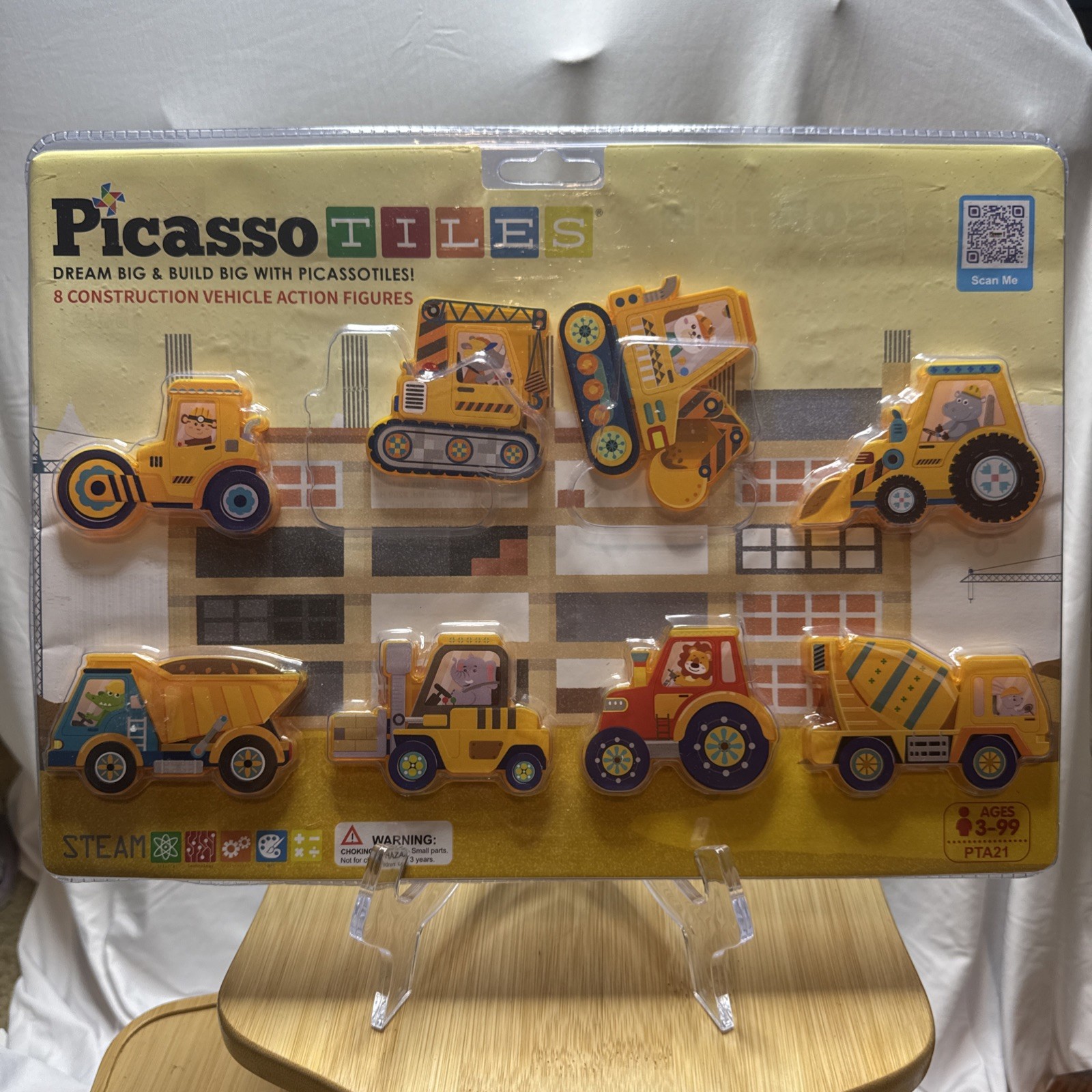 PicassoTiles 8pc Magnet Building Blocks with Action Figures - PTA21