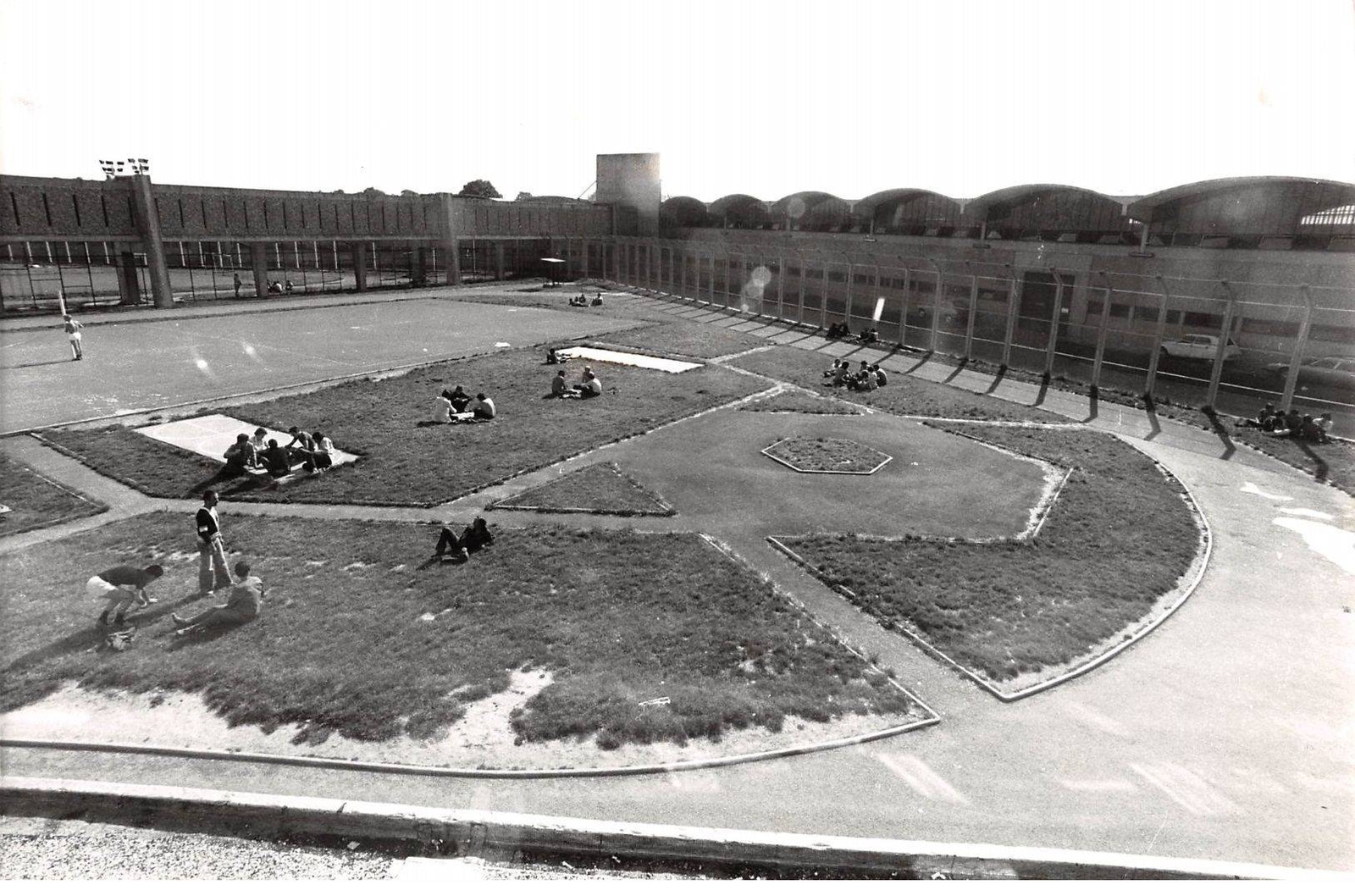 Press Photo AM21310 Approximately 24X18 CM Evry Location To Be Identified