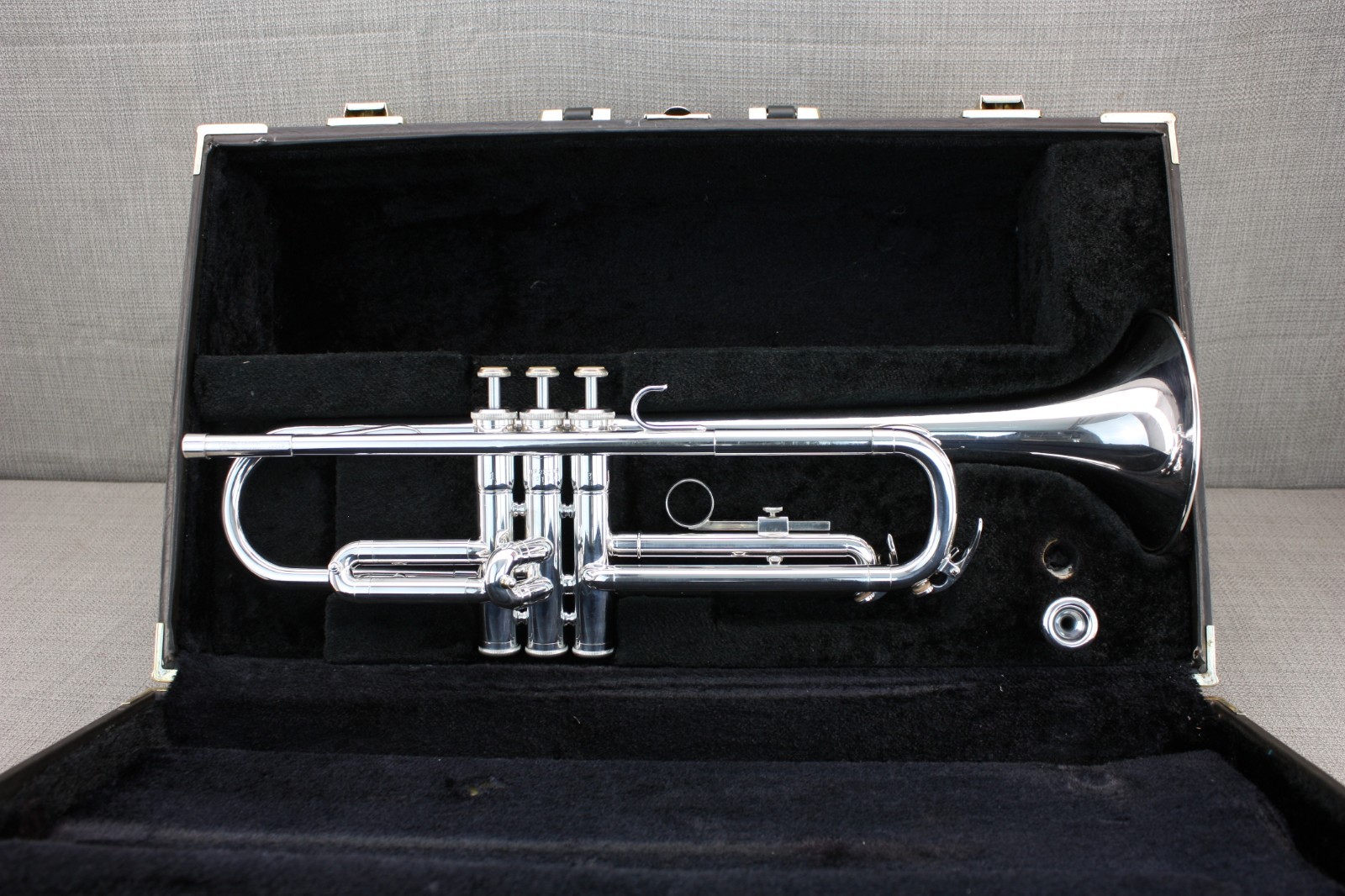 Yamaha YTR 2320 Bb Beginner/Student Trumpet Silver Plated