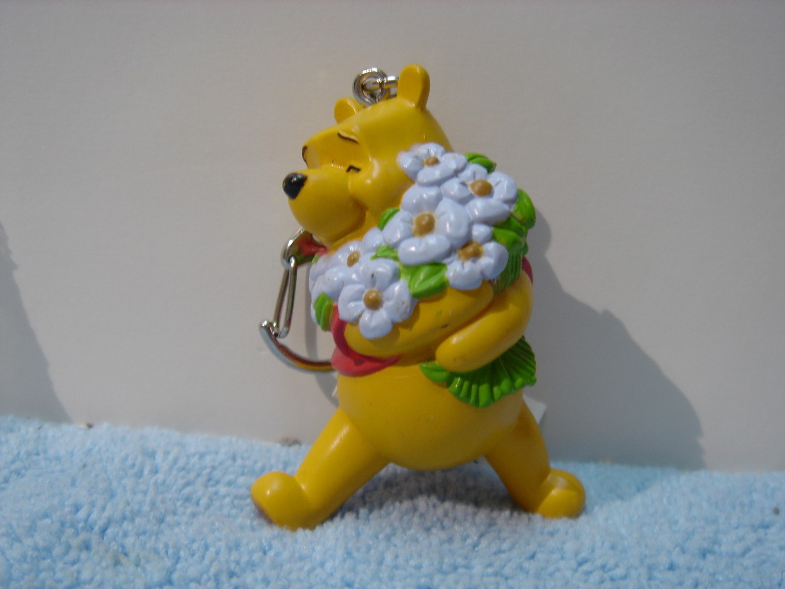 Disney - Winnie the Pooh "Pooh with Flowers" PVC Keychain