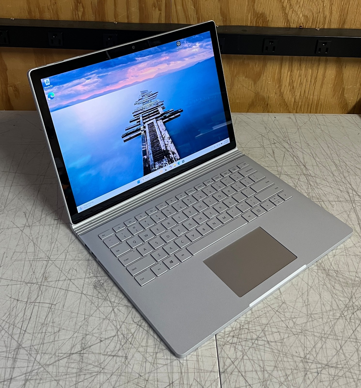 Microsoft Surface Book 3 14" Core i7-10th 32GB RAM 1TB SSD 4GB Video WIN 11