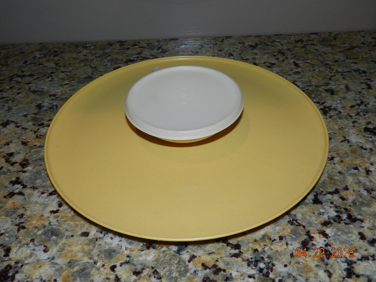 Tupperware Harvest Gold 492 Chip-n-Dip Tray Appetizer Party